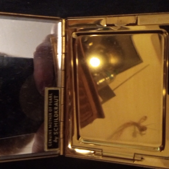 Mother of Pearl Compact - Picture 2 of 2